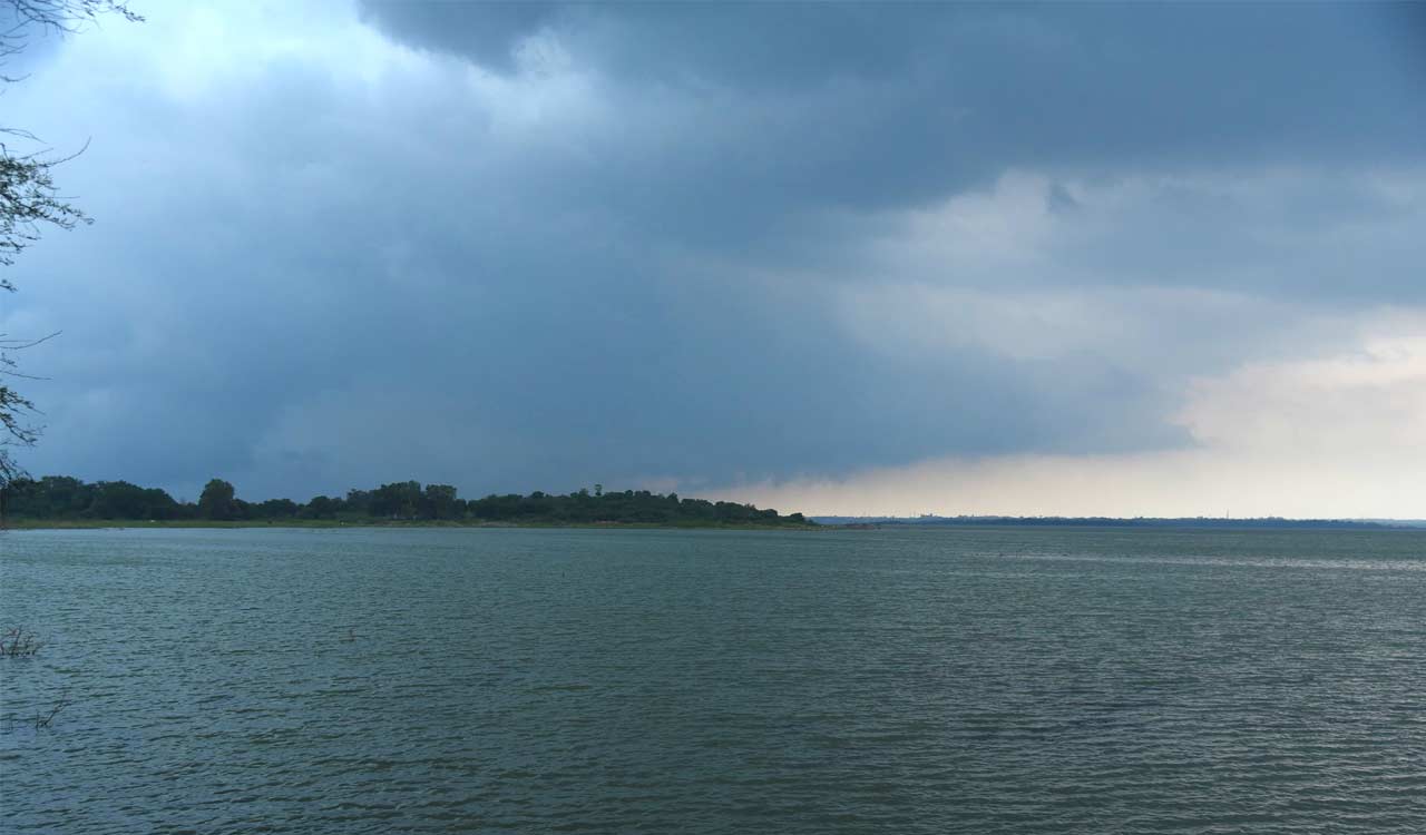 Hyderabad: IMD issues orange alert, HMWSSB releases surplus flood water from twin reservoirs