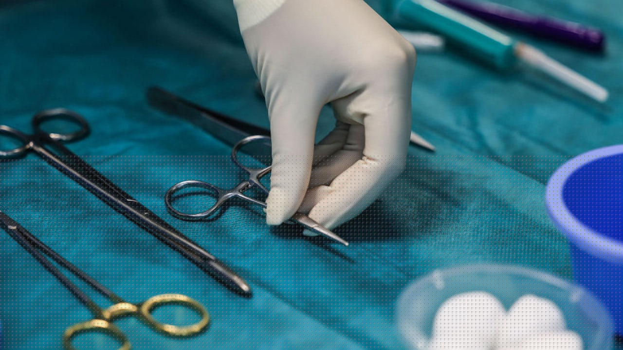UK doctor left in the middle of surgery to have sex with nurse: Reports