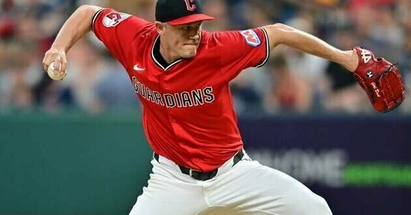 Tigers activate RHP Paul Sewald, DFA RHP Jose Urquidy