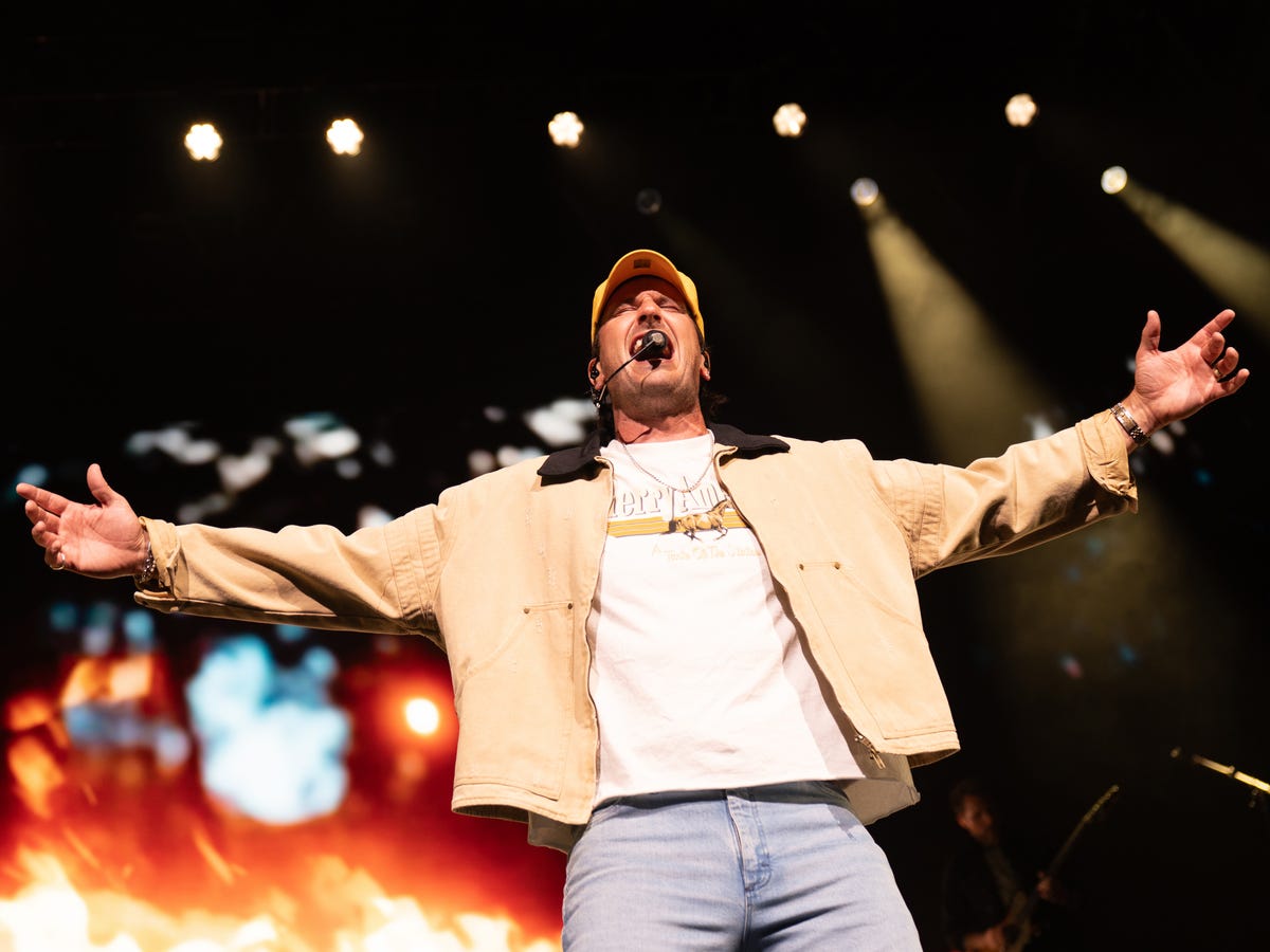 Russell Dickerson Is Having the Best Summer Ever