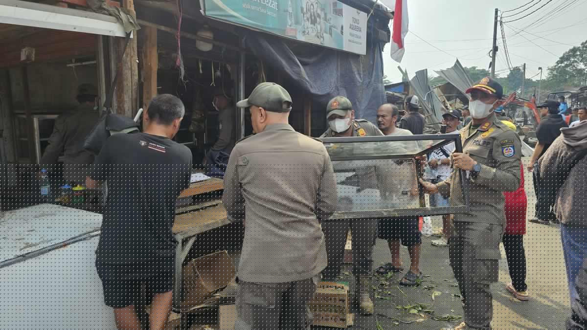 Gerobak Digusur dan Suami Sakit, Sani Kini Bingung Menyambung Hidup