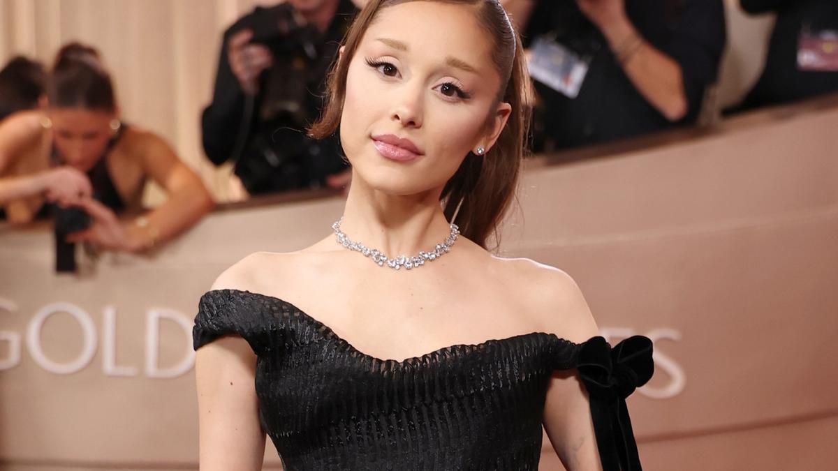 Ariana Grande’s mum praises daughter after she announces she is stepping away from showbiz