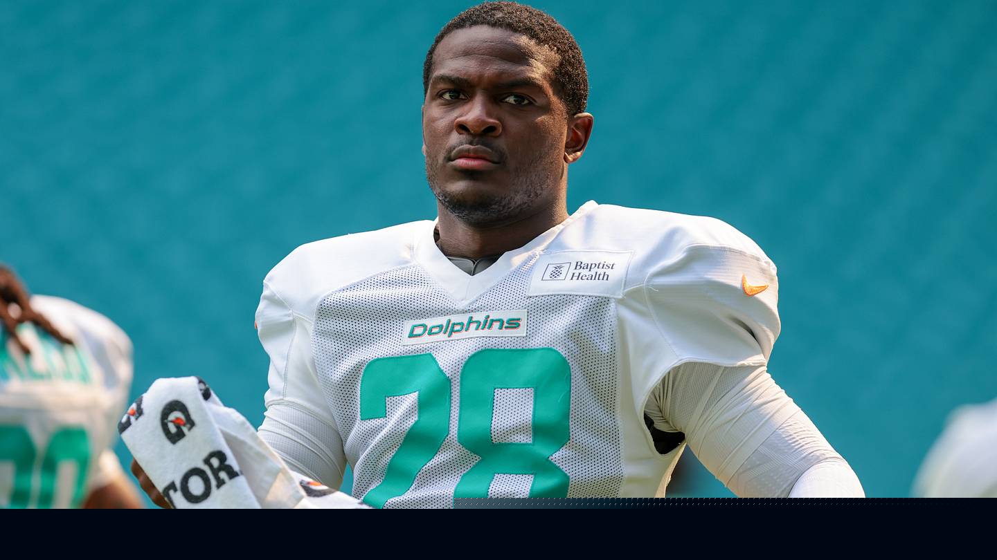 Projecting Dolpins RB De'Von Achane's Touches in Light of Coach's Comments
