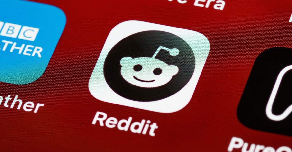 Can doomscrolling on Reddit and X deepen depression?