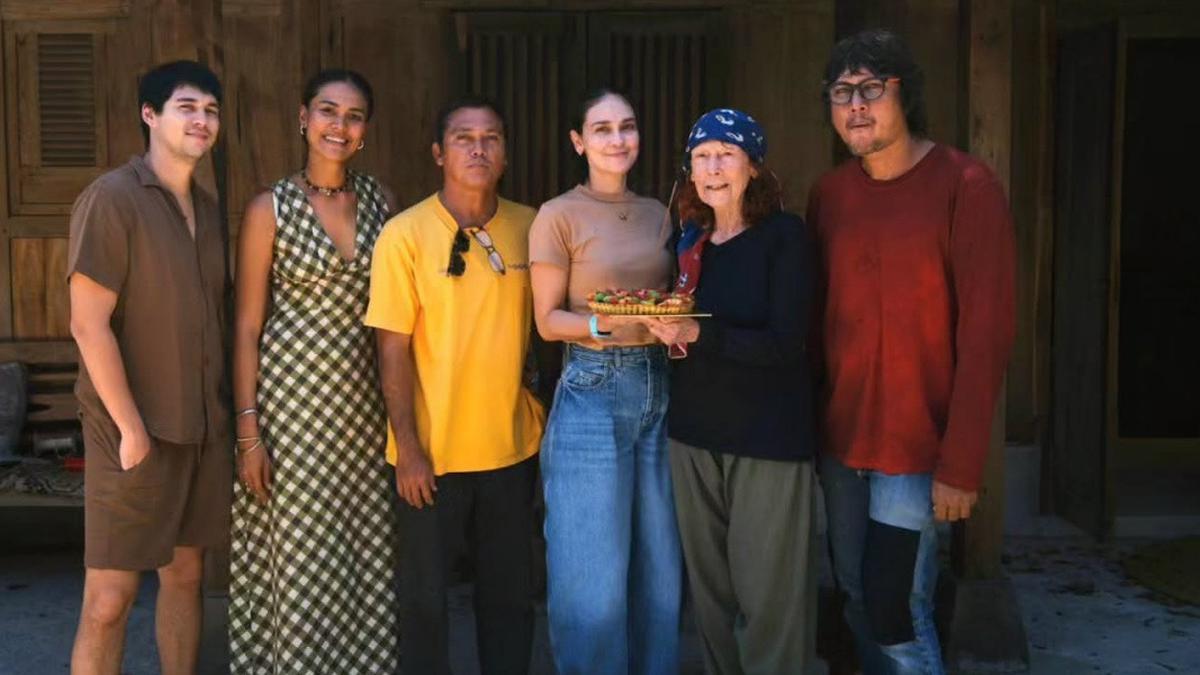 Potret Luna Maya Rayakan Ulang Tahun Ibu di Rumah Bali