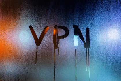 Canal+ et beIN poussent l’Arcom à exiger des VPN le blocage de centaines de sites pirates