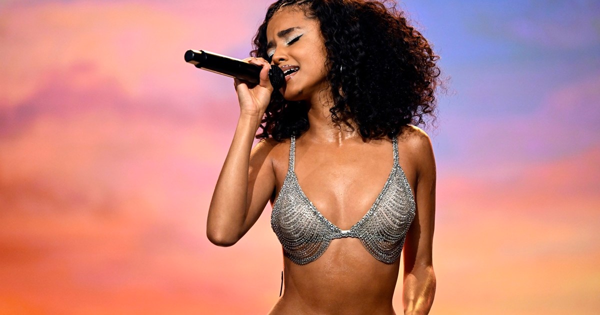Tyla Switches From Robe To Bejeweled Bra & Skirt Look for Jimmy Fallon