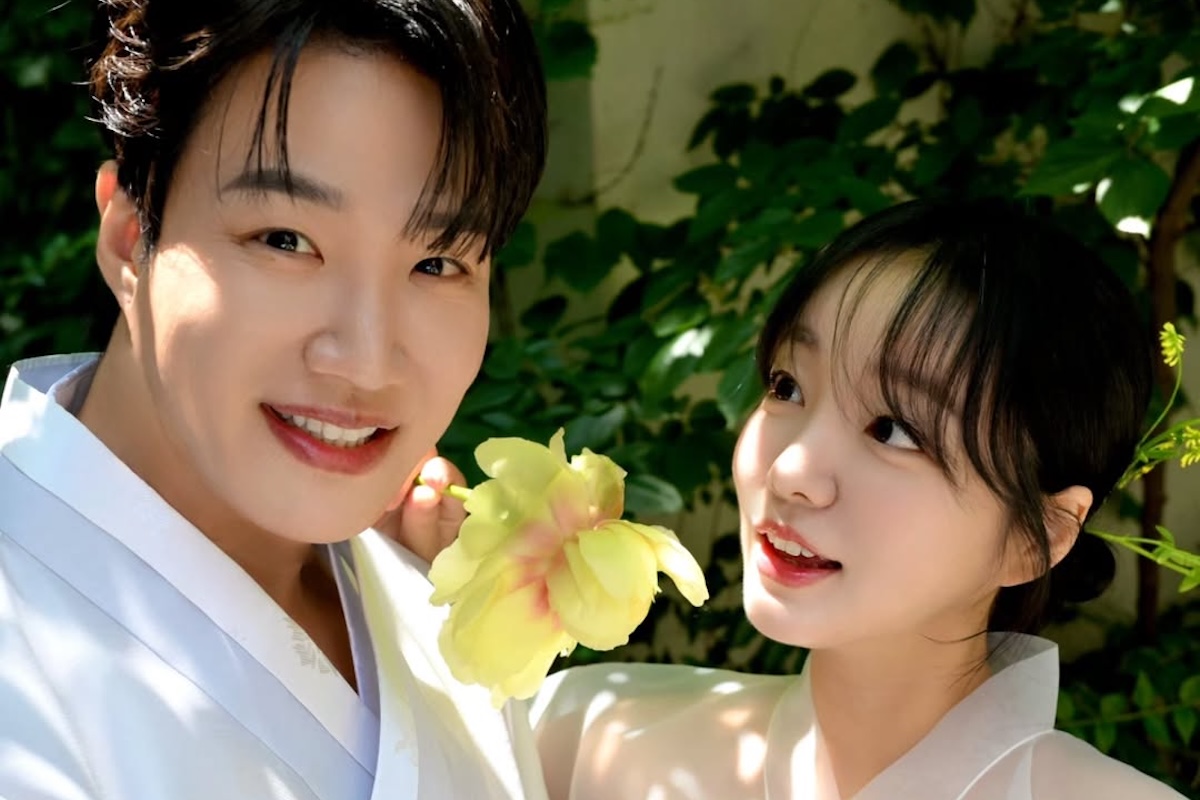 Moon Ji In And Kim Ki Ri Welcome First Child