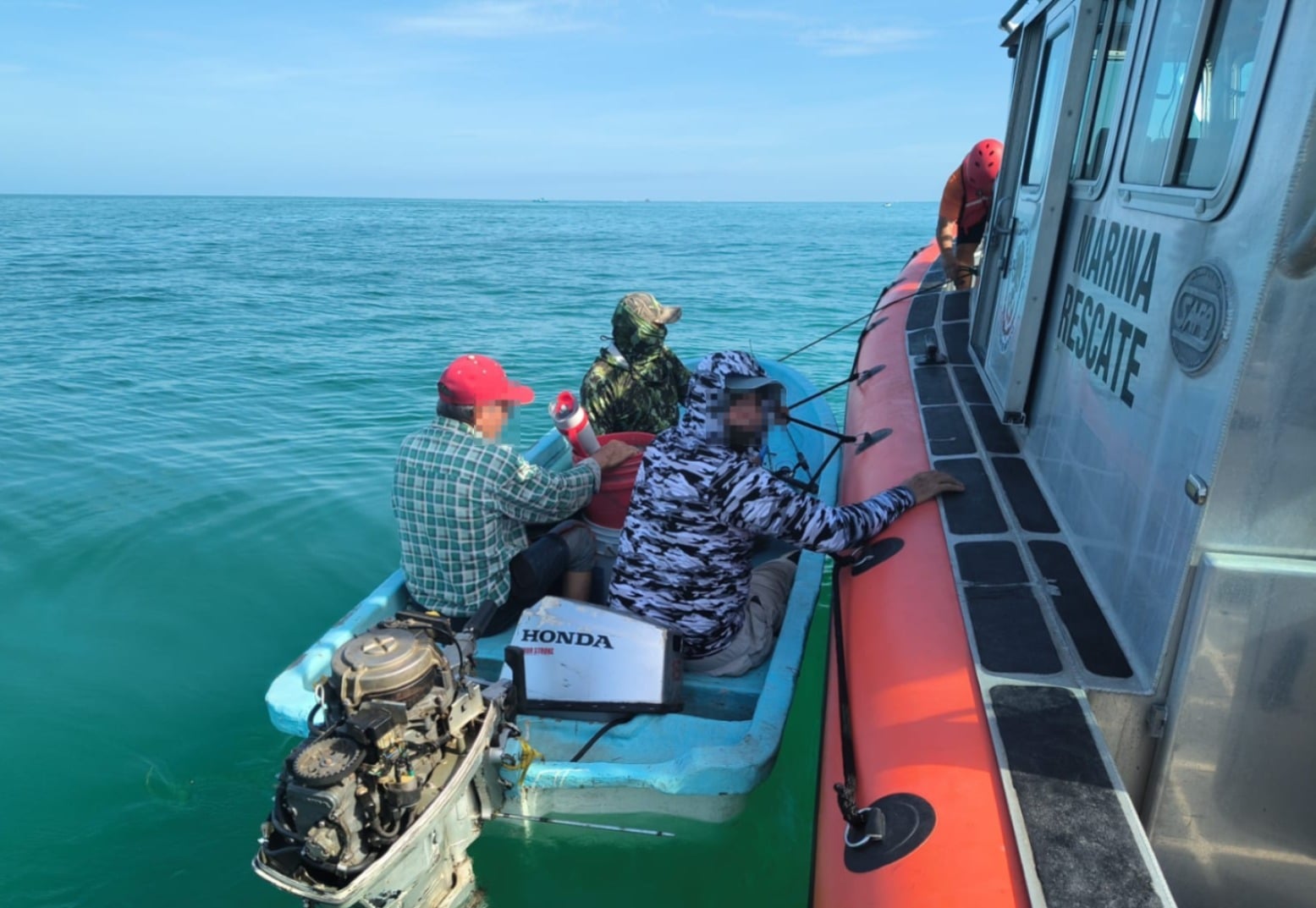 Marina auxilia a pescadores yucatecos tras falla mecánica