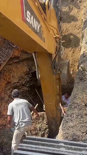 Tuzla'da bir işçi toprak altında kaldı