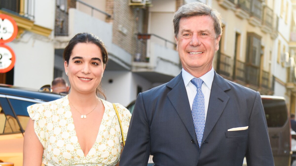 Cayetano Martínez de Irujo y Bárbara Mirjan se casan en Sevilla: todos los detalles de la boda en directo