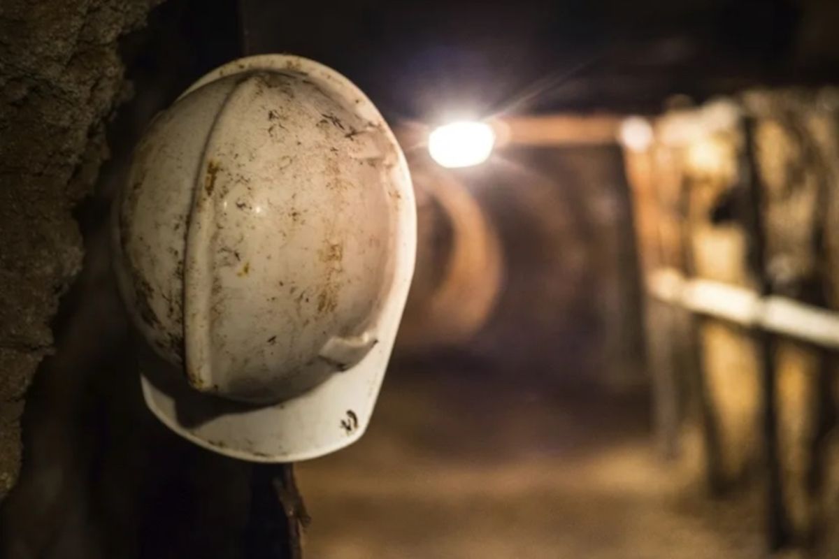14 illegal miners found dead in disused South Africa mine