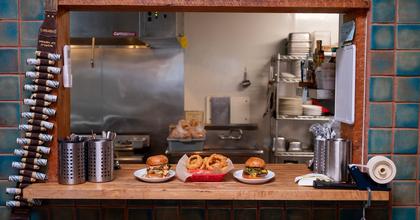 Lone Star Burger Bar Rustles Up Some of Portland’s Best Cheeseburgers