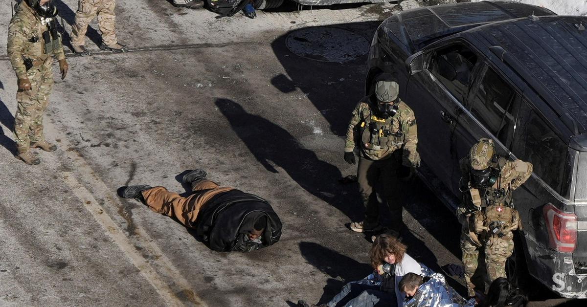 Trumpova ofenziva: šest primerov, kjer dokazi rušijo uradne razlage #video