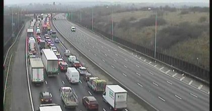 Vehicle fire shuts M25 in both directions near St Albans - live updates
