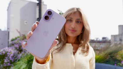 I took the iPhone 17 on a trip to Hawaii, and it surpassed my expectations (until it didn't)