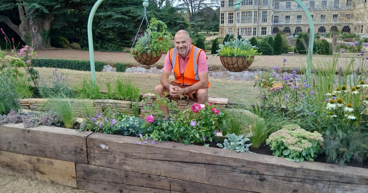 Green-fingered Bolton man who swapped power of law for flower power wins prize