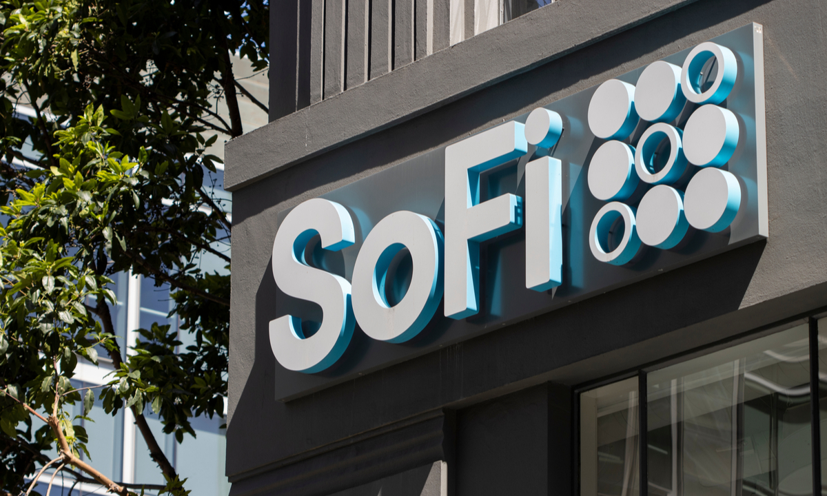 SoFi Technologies (NASDAQ: SOFI) Trades 20% Below Narrative Fair Value Despite Record Membership Growth