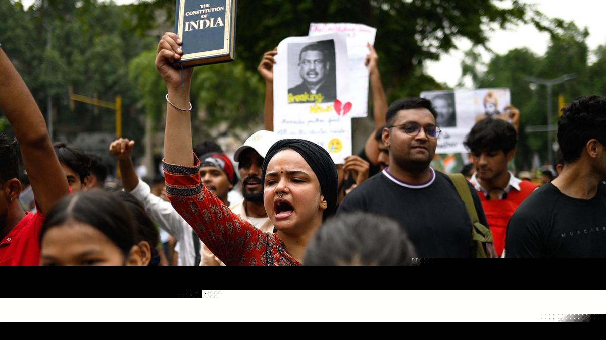 Police block thousands of 'cockroach' protesters marching on India's parliament
