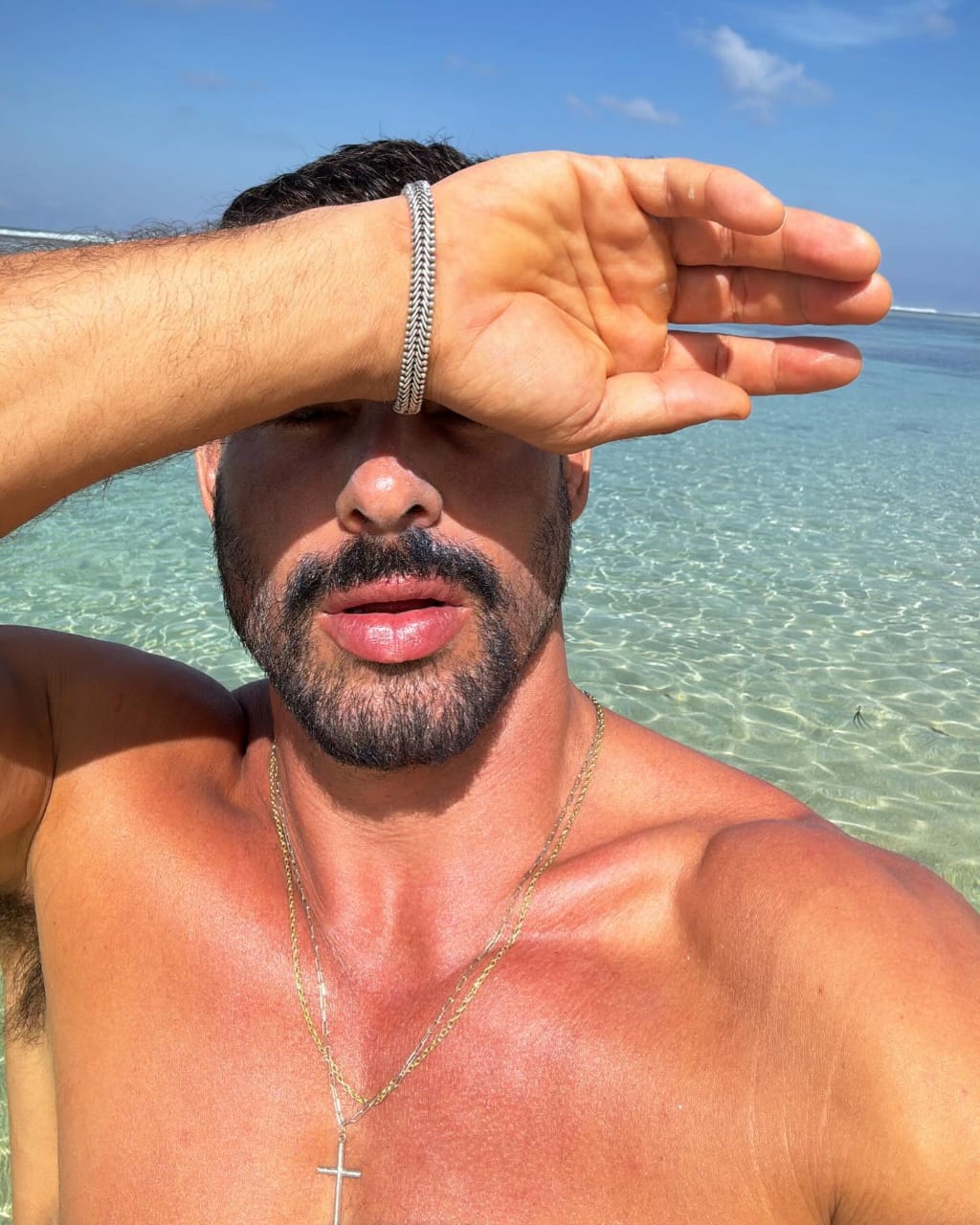 ‘Sou um pai carinhoso’, diz Cauã Reymond sobre a criação da filha adolescente