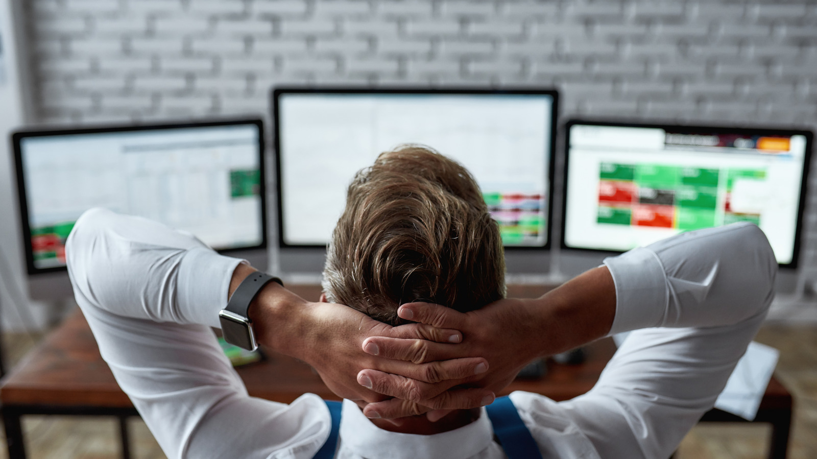 9 Essential Desktop Apps Every Dual Monitor User Should Have
