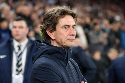 Tottenham ease pressure on Frank with composed Frankfurt win