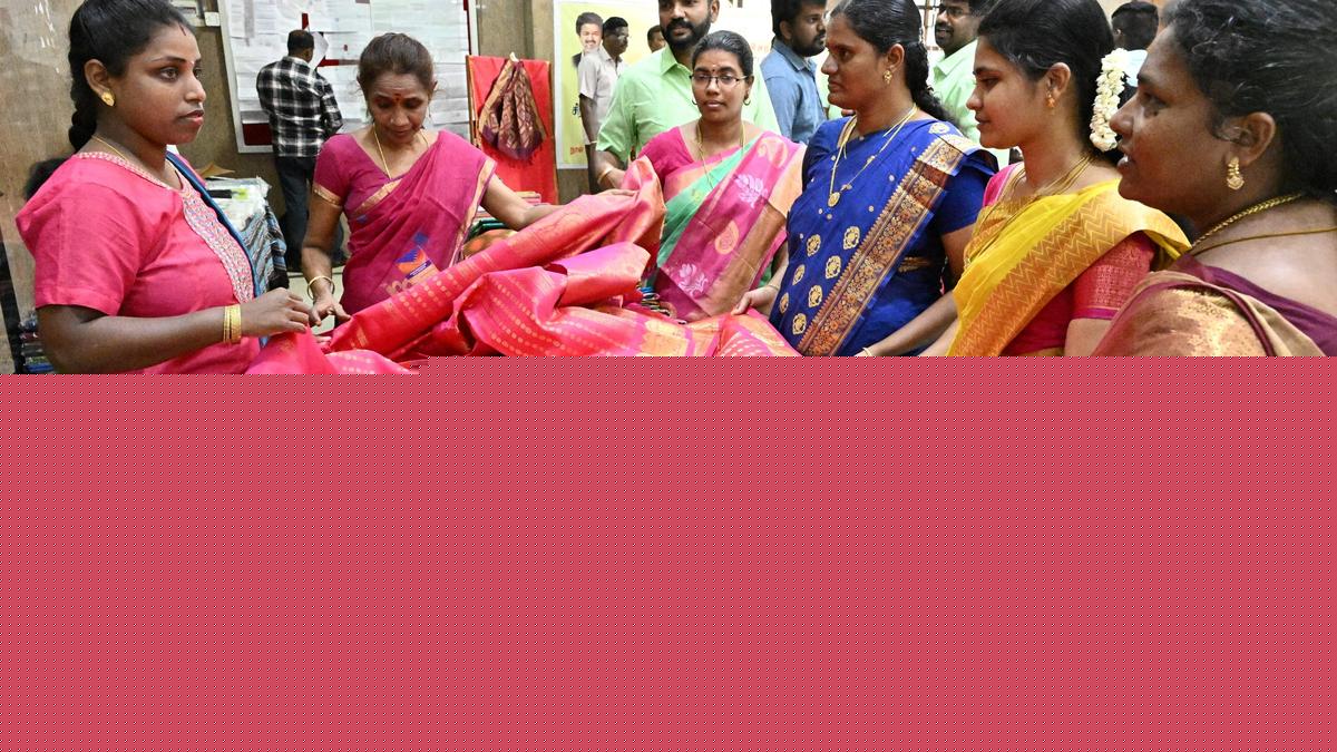 National Handloom Day observed: 30% discount sale on handloom products