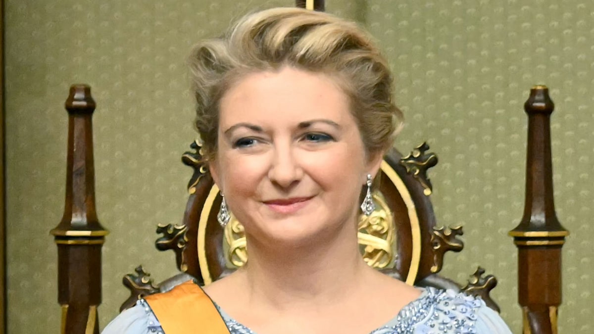 Grand Duchess Stephanie 'leads with grace' in flowing gown for her big royal debut