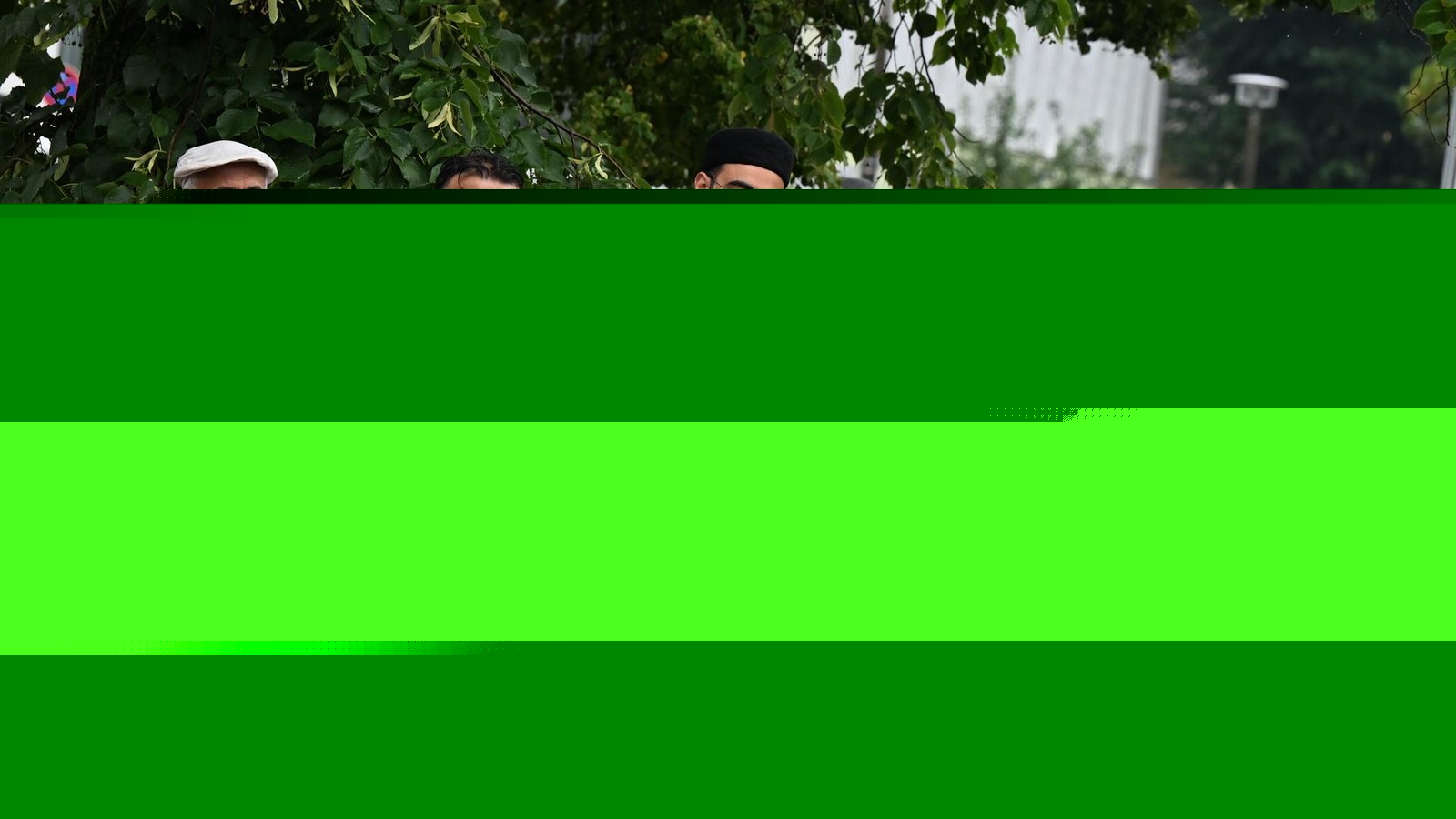 Berliner Muslime demonstrieren nach dem CSD-Anschlag für Frieden