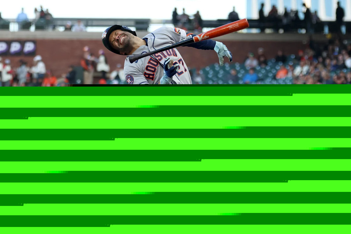 Astros' Jose Altuve leaves game at the Giants after taking a pitch to his left foot