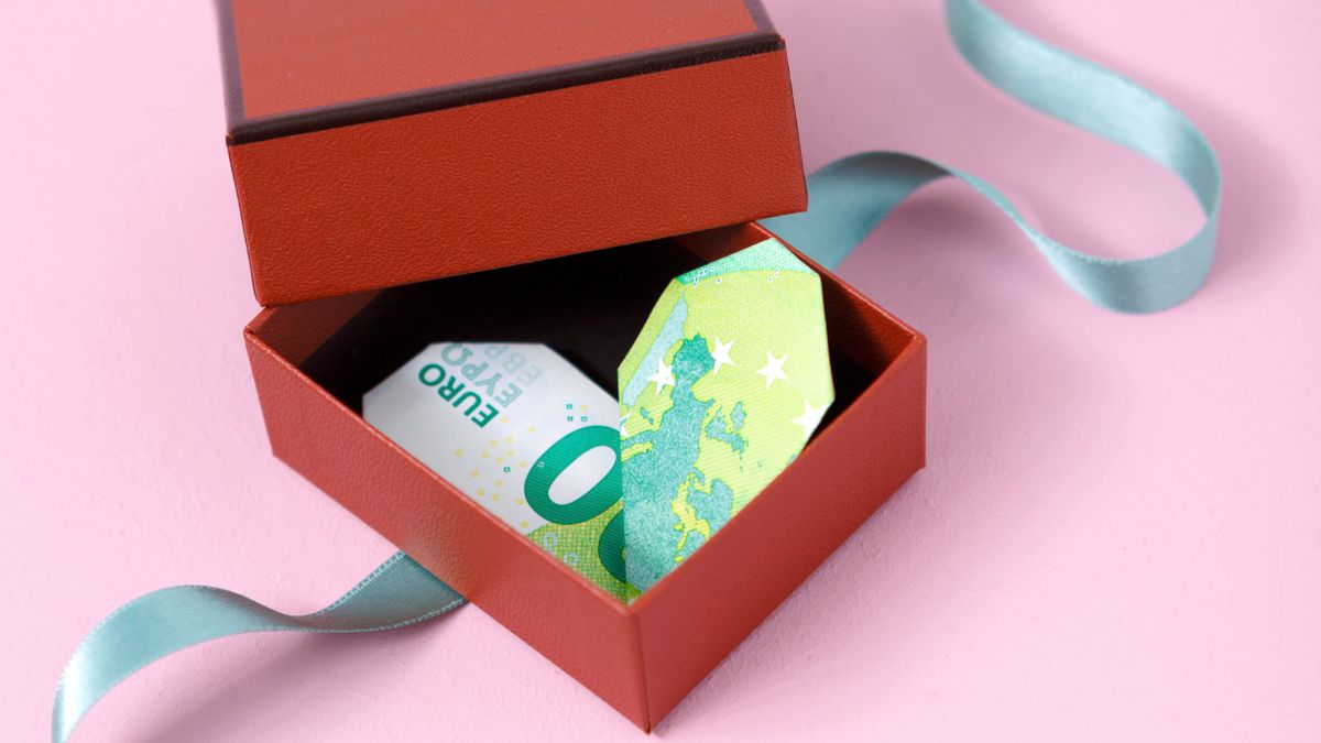 Hochzeitsgeschenke: Was sich Paare wirklich wünschen und warum man keine Geldscheine falten muss