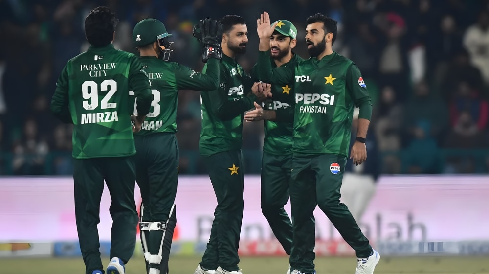 Star All-Rounder Helps Pakistan Beat Australia in 1st T20I