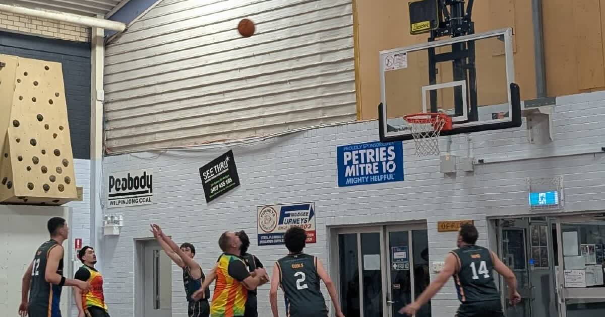 Junior upsets shake up already energised Mudgee basketball finals series