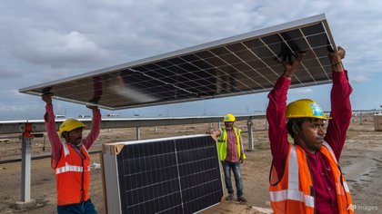 India’s clean energy ambitions grow, even as fossil fuels stay in the mix
