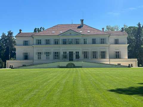 România frumoasă din Arad - Locul în care găsim familia regală și cetatea de pe deal