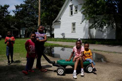 Moving on up: More than relocation as a path out of child poverty