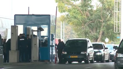 Na Batrovcima sprečen pokušaj neprijavljenog prenosa 90.000 evra i 26 litara alkohola