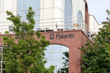 Palantir Steadies As U.S. Growth Offsets Valuation Debate
