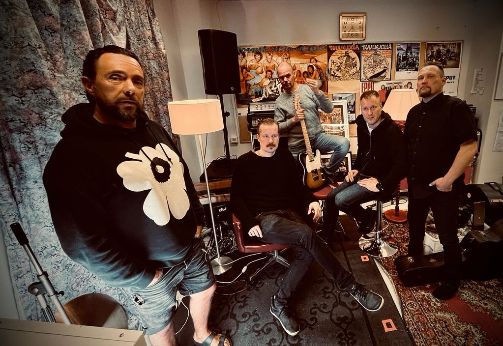 Routarajan suomirock-single ”Poirot” kyselee päättyneen rakkauden perään