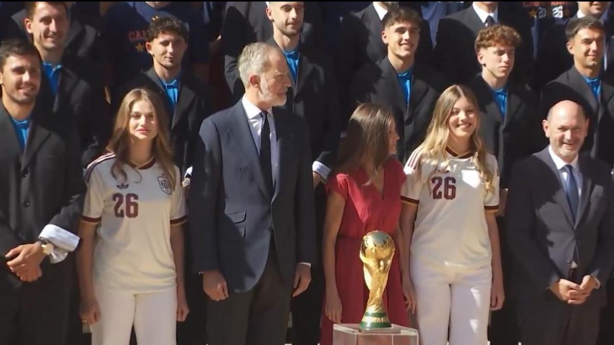 Campionii mondiali ai Spaniei, primiți de familia regală și de premier. Urmează parada triumfală pe străzile Madridului VIDEO