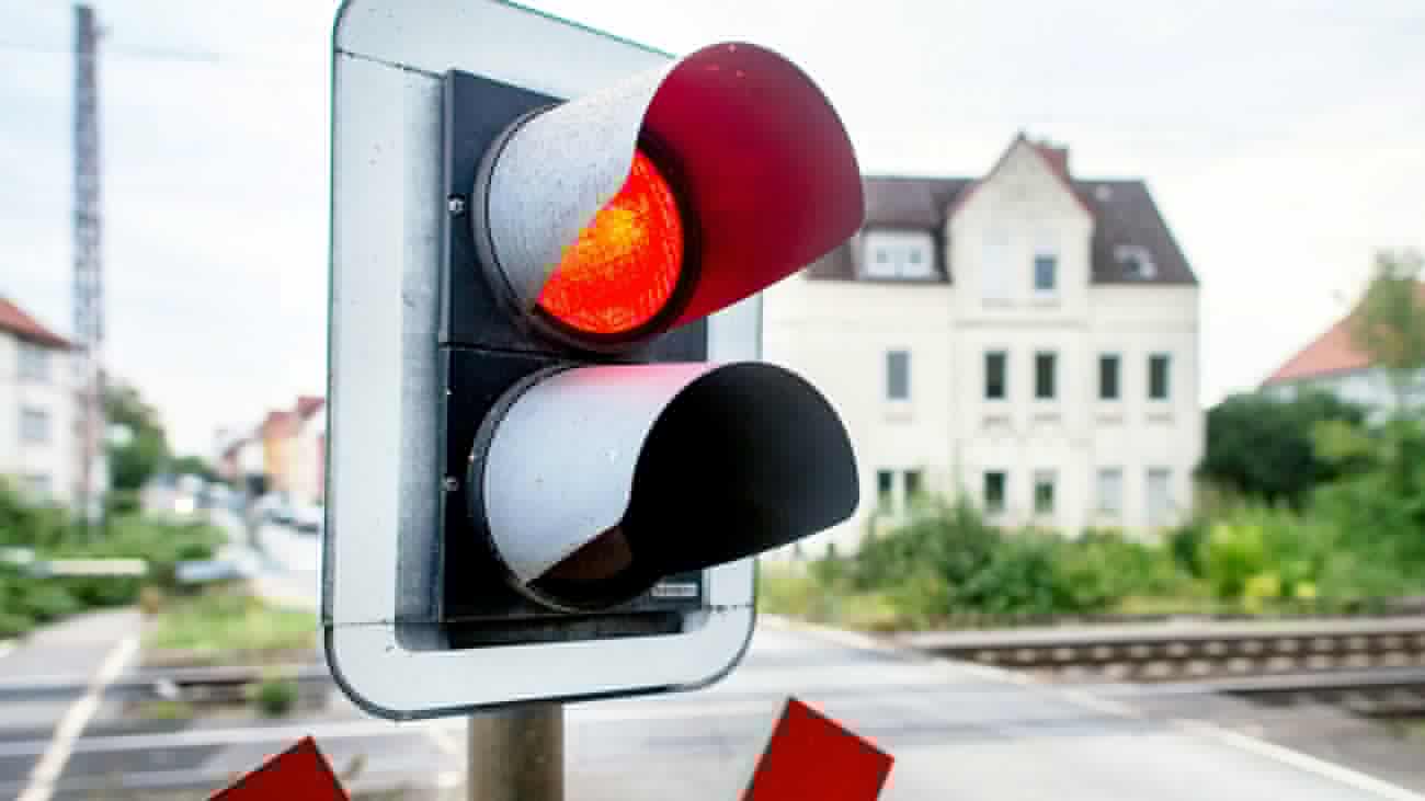 Schwaben: Bahnschranken defekt: Stadt nach Blitzeinschlag zweigeteilt