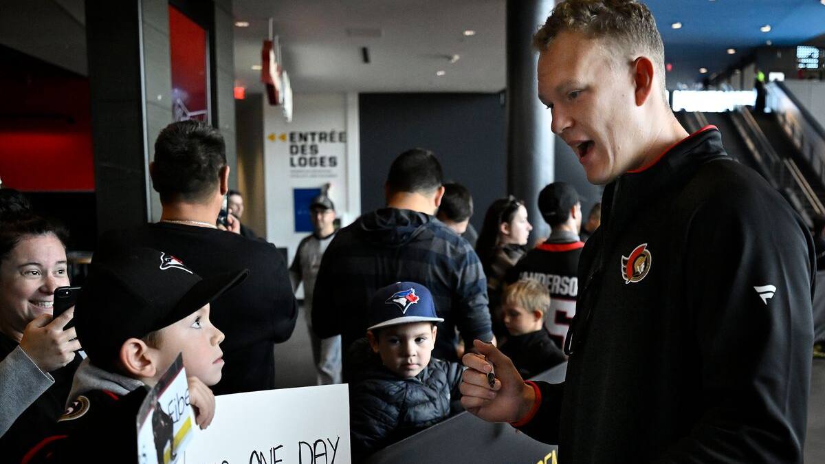 Les Sénateurs sont débarqués à Québec: Brady Tkachuk et Thomas Chabot volent la vedette