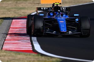 Sainz to calmly decide future during summer break