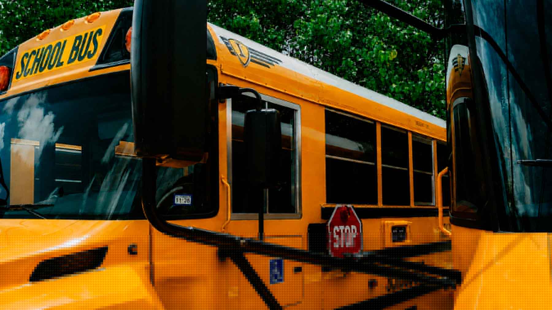 Luego de que se registraran cientos de adelantamientos ilegales en un solo día, Florida instalará cámaras en 240 autobuses escolares de Lake County para grabar a los infractores y después de un periodo de advertencia cobrarles multas de US$225