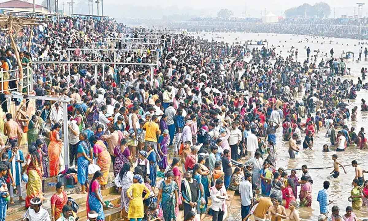 Sammakka to Arrive at Medaram Festival as Celebrations Peak