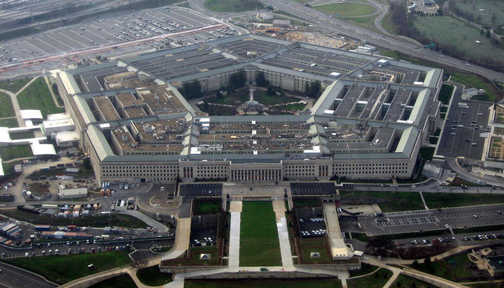 Pentagonul cere industriei de apărare americane să crească producția și să accelereze livrările de armament
