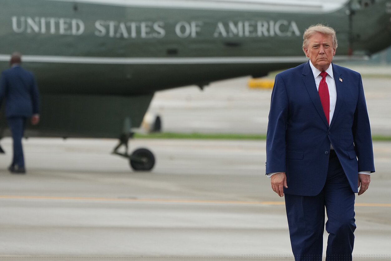 Trumpas: JAV „visiškai kontroliuoja“ Hormuzo sąsiaurį