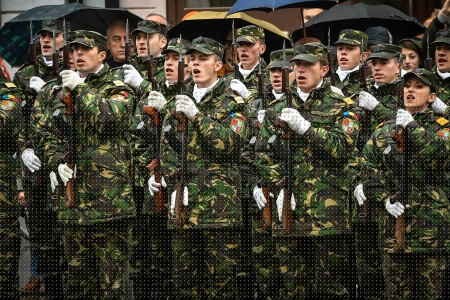 De ce sunt chemați absolvenții de liceu la recrutare dacă armata nu mai este obligatorie? Ce spune, de fapt, legea