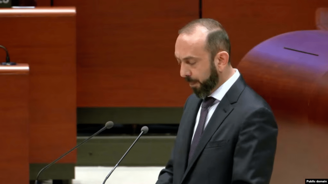 « Il n’y a pas de persécution des membres du clergé en Arménie », a affirmé A. Mirzoyan aux députés européens à l’APCE