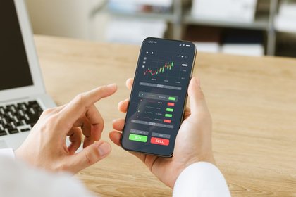 Survey Shocker: Most Americans Say an AI Stock Crash Won't Hurt Their Finances